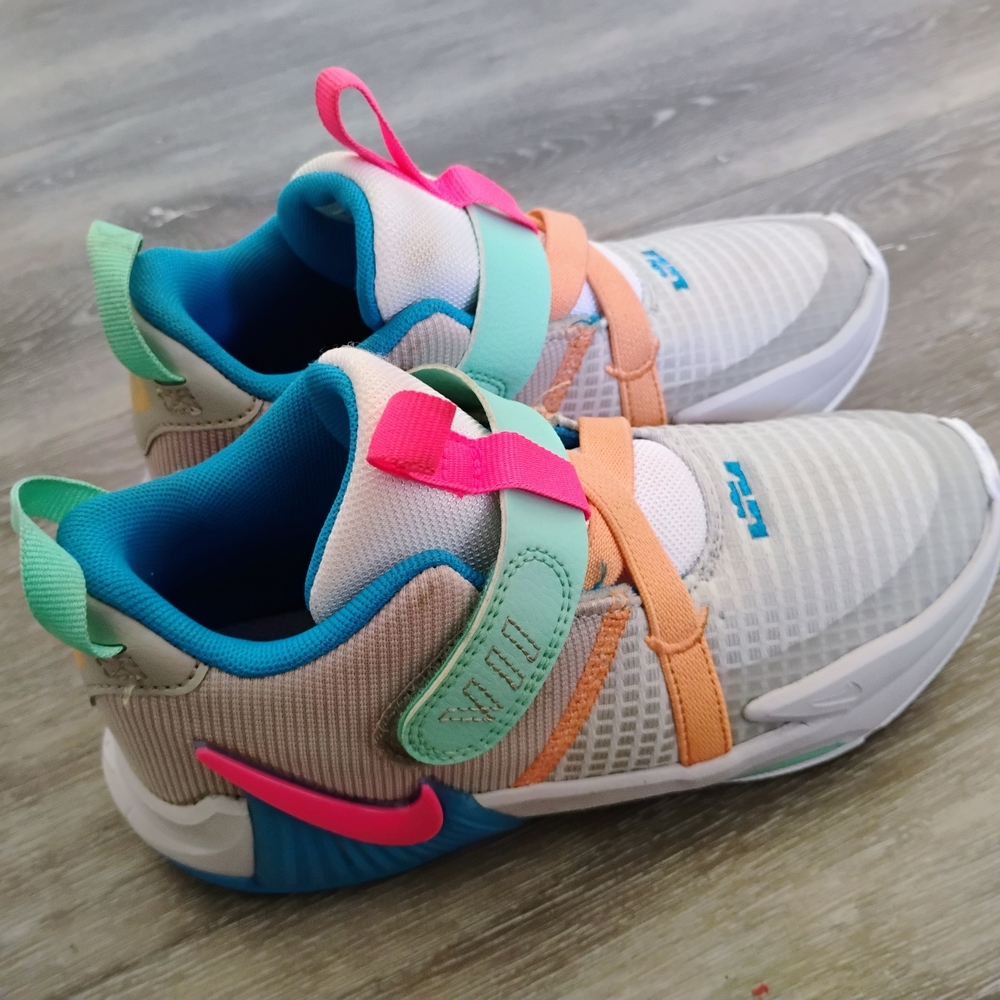 Nike LeBron 19 Kids Basketball Shoes , Size 1y